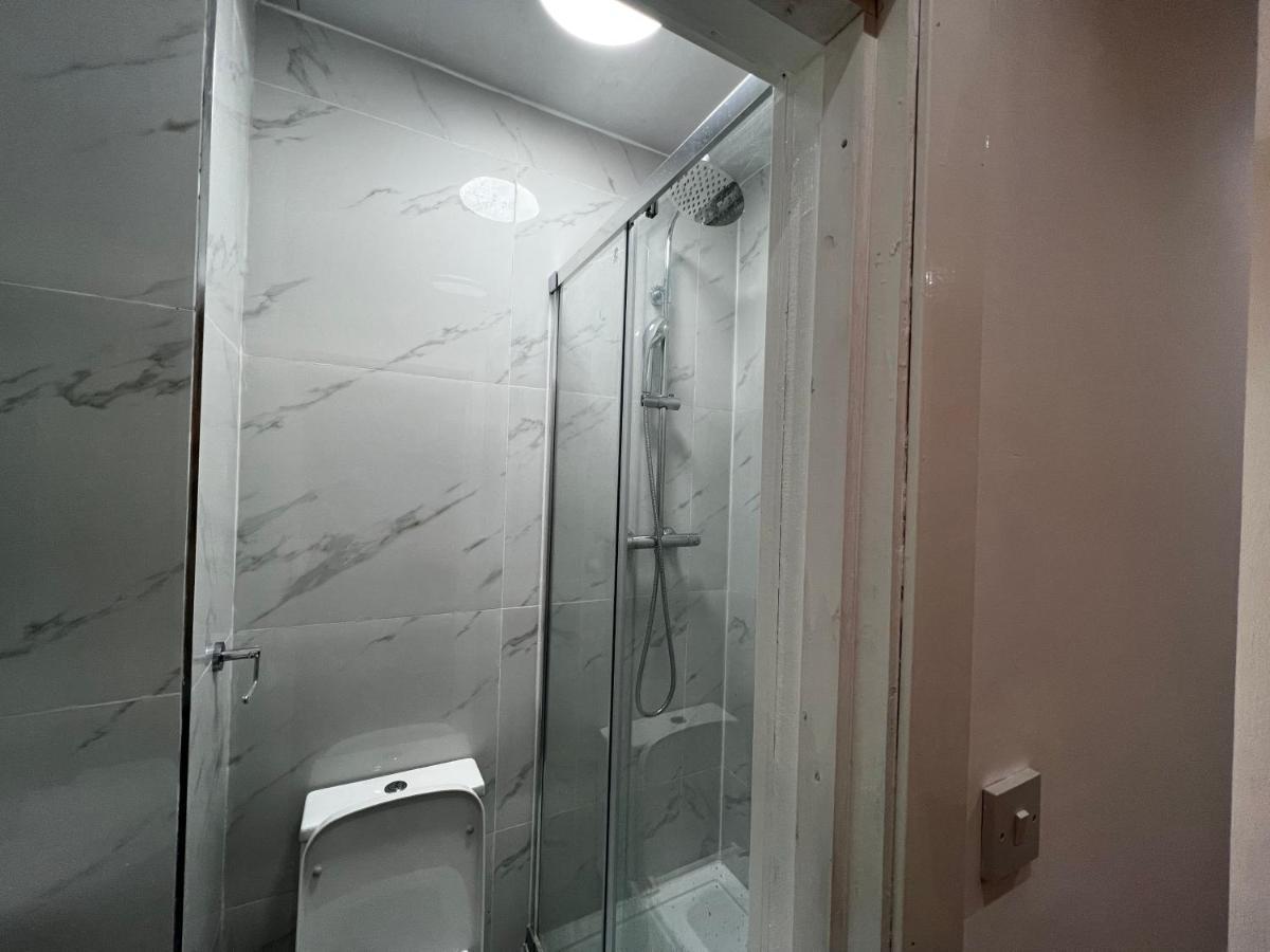 Good Priced Double Rooms In Sherperds Bush Лондон Экстерьер фото